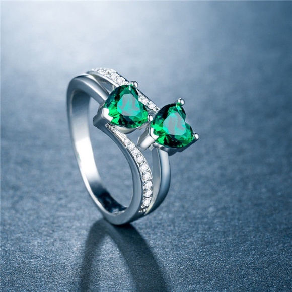 Romantic 925 Silver Heart Shape Emerald Ring New - Picture 3 of 6